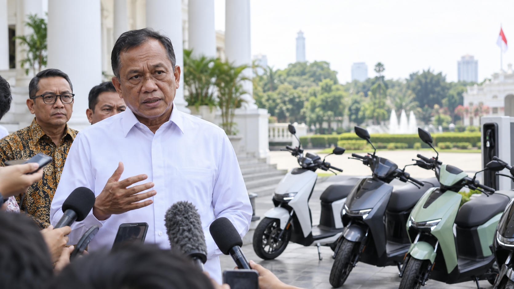 Insentif Motor Listrik Tertunda, Moeldoko Buka Suara
