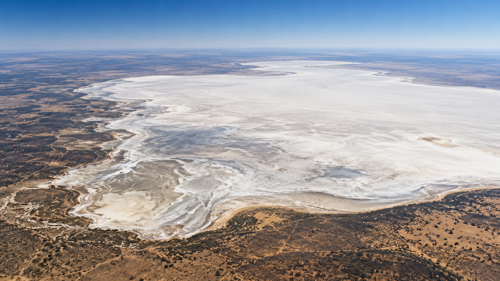 Etosha Pan Namibia, Dataran Garam Mirip Planet Asing