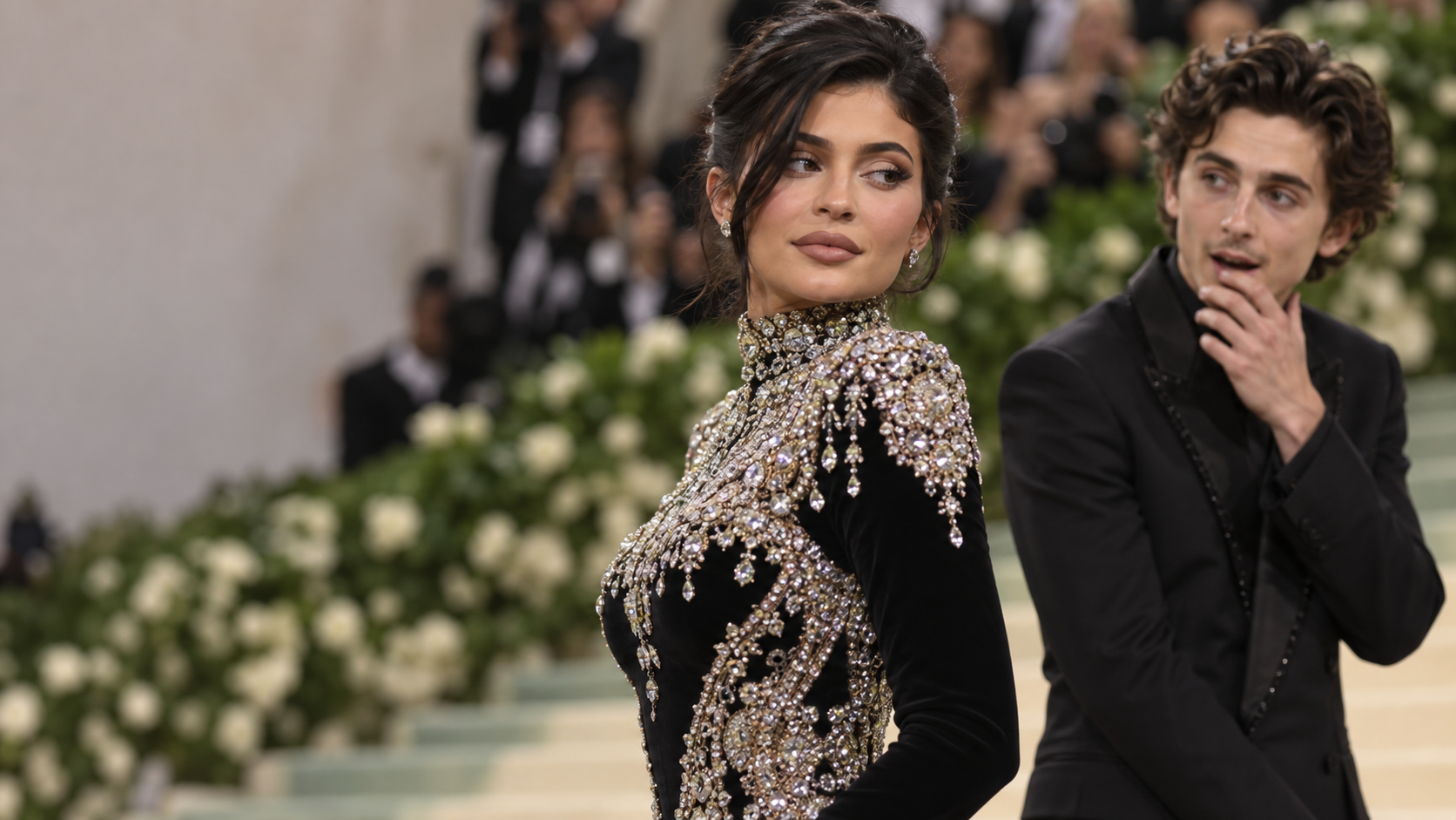 Kylie Jenner Pakai Fantasy Bra Rp900 Miliar