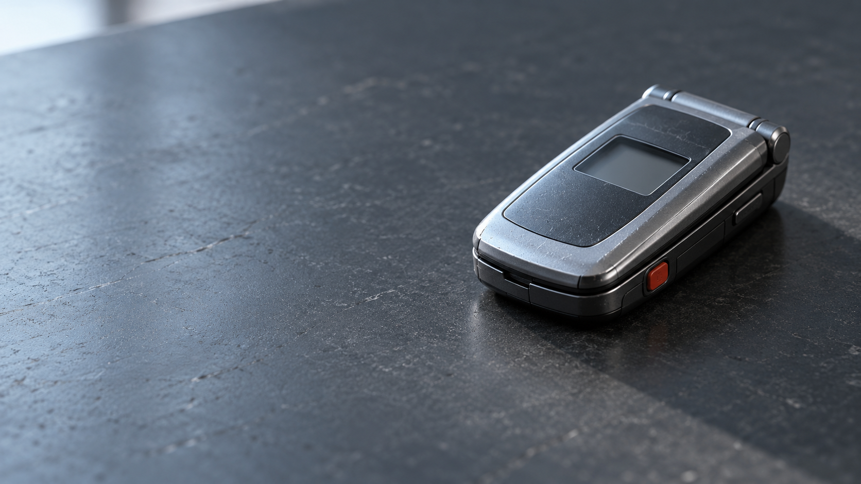 Nokia 2360 Flip Hadir dengan Tombol SOS